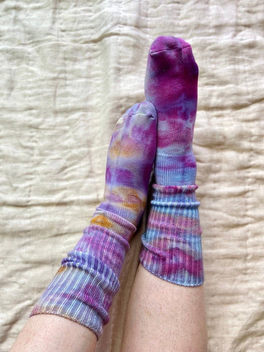 Tie Dye Bamboo socks in Amethyst: Adult